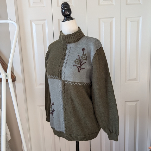 2/$20 Vintage Wool Embroidered Sweater Small Green Fits Small - Picture 5 of 7